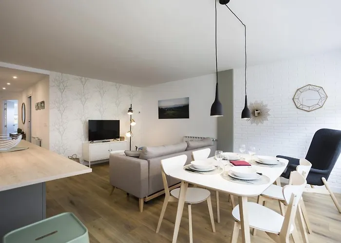 Olabide 2 By Smiling Rentals